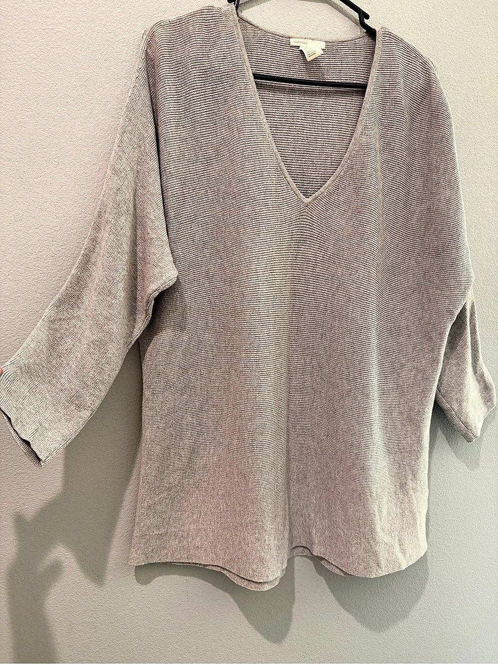 H&M V-Neck Knit Wool Blend Knit Sweater Gray Size Medium 3/4 Length Fitted Sleev
